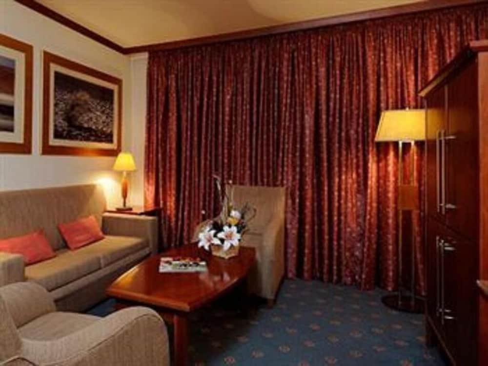 Peermont Metcourt Inn At The Grand Palm, Gaborone Extérieur photo