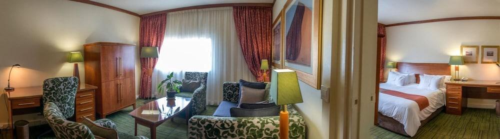 Peermont Metcourt Inn At The Grand Palm, Gaborone Extérieur photo