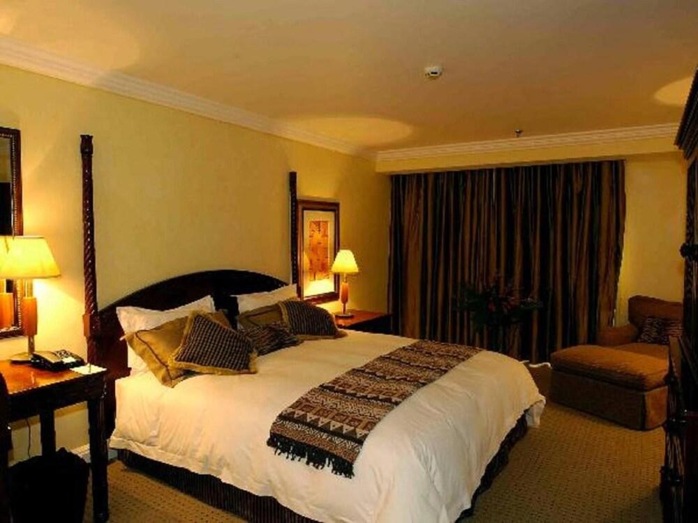Peermont Metcourt Inn At The Grand Palm, Gaborone Extérieur photo