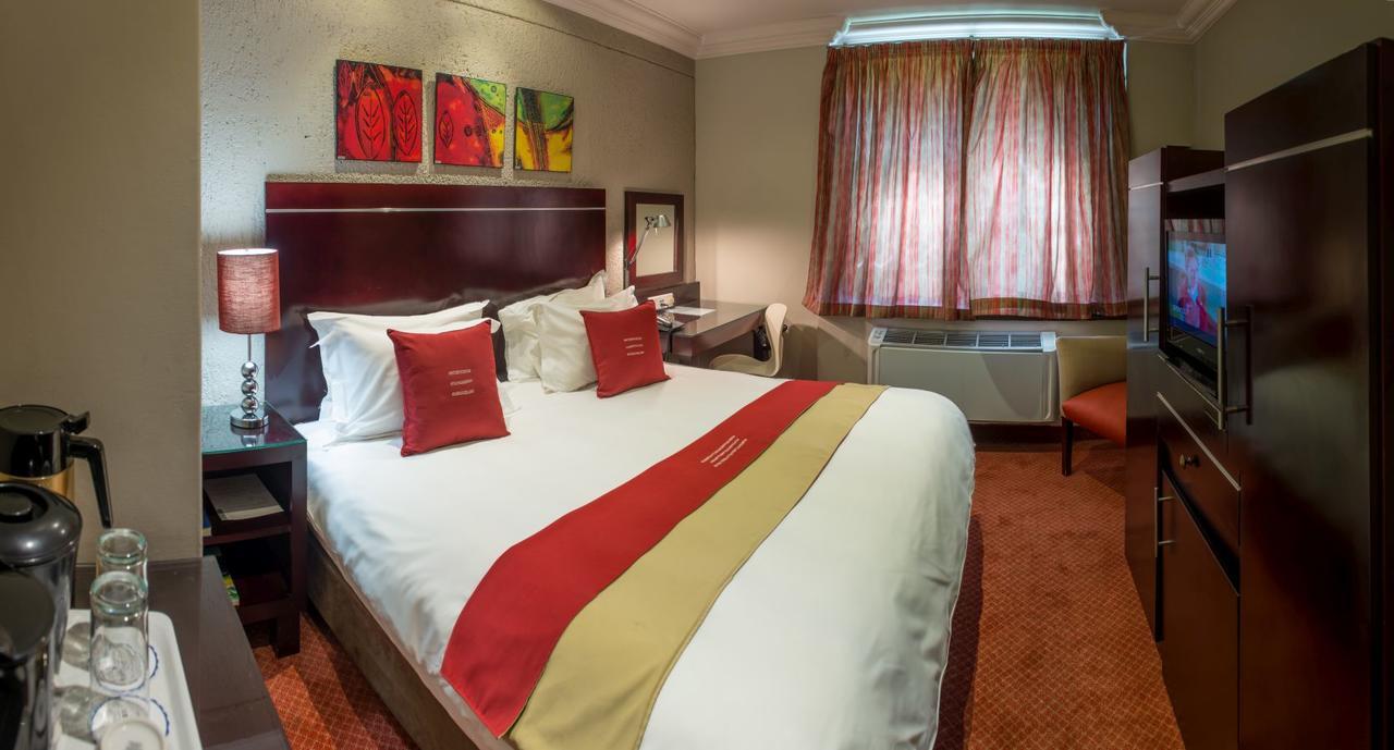 Peermont Metcourt Inn At The Grand Palm, Gaborone Extérieur photo